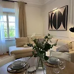 Breg - Old Town River Apartment *