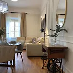 Breg - Old Town River Apartment *