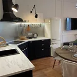 Breg - Old Town River Apartment *