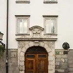 Breg - Old Town River Apartment *