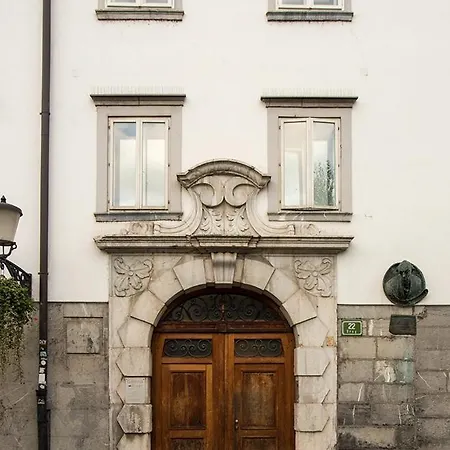 Breg - Old Town River Apartment *