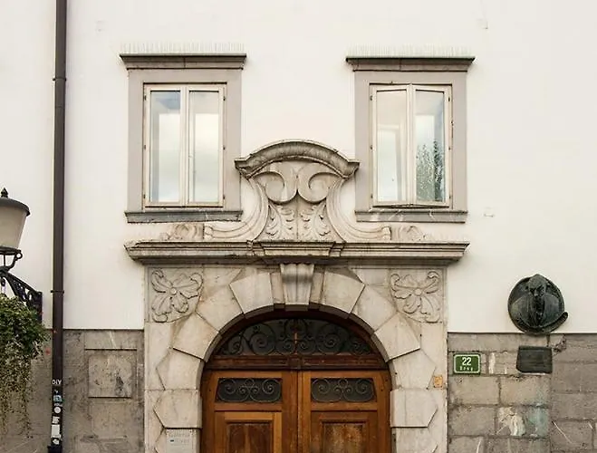 Breg - Old Town River Apartment *